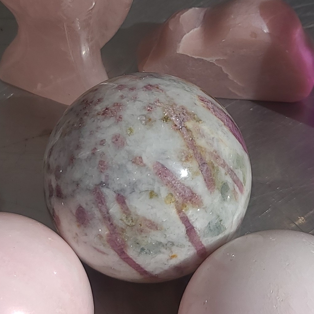 LAST ONE! Pink hand carved ruby tourmaline large spheres - Picture 7 of 7